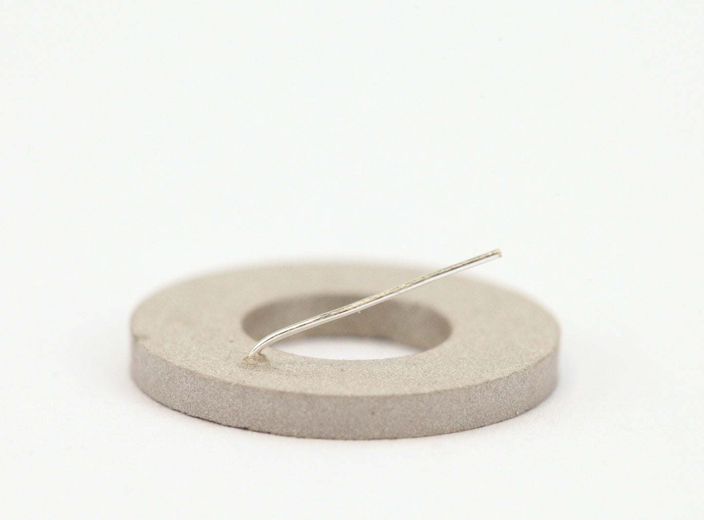 Sintered Ag/AgCl pellets with embedded silver wire