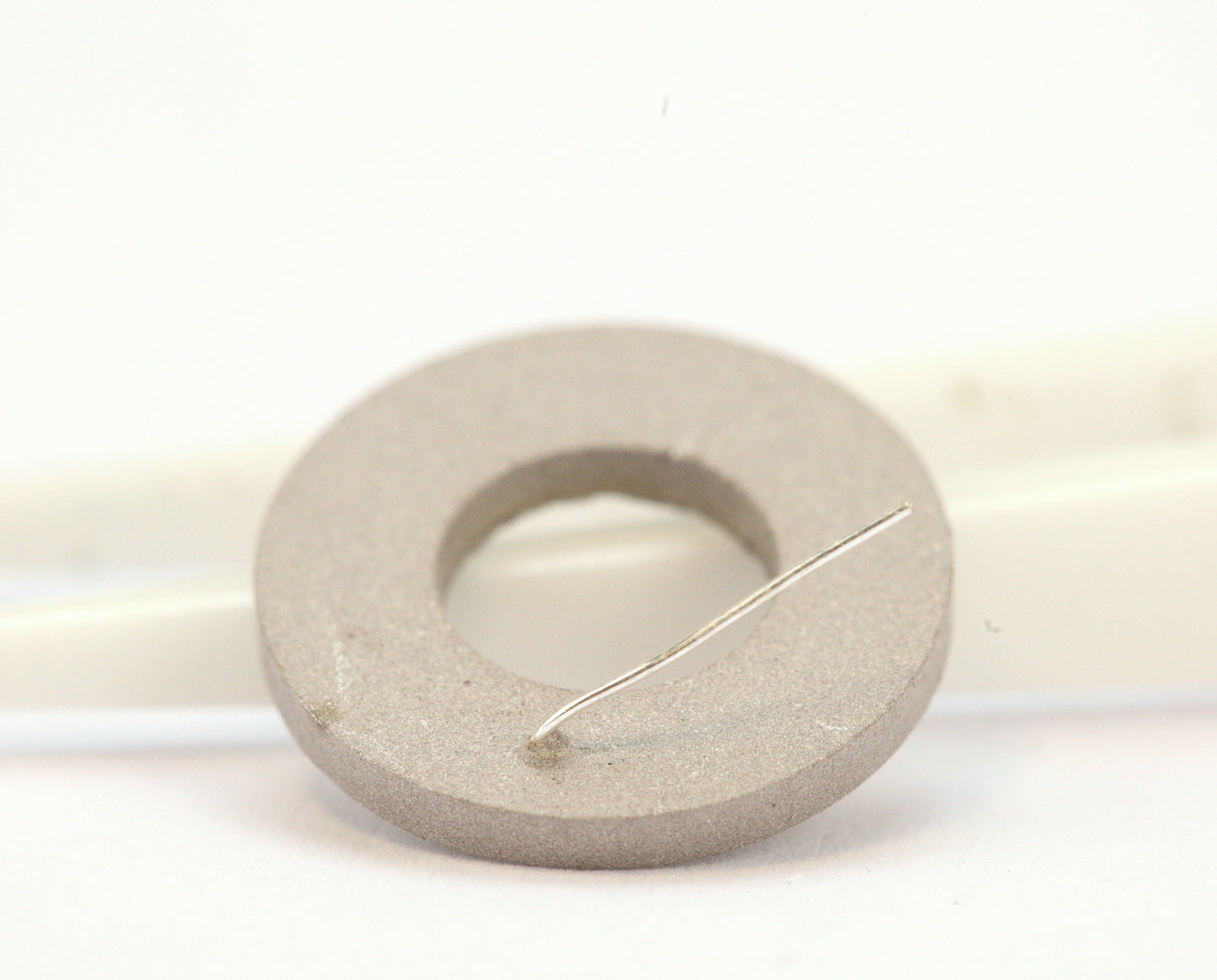 Sintered Ag/AgCl pellets with embedded silver wire