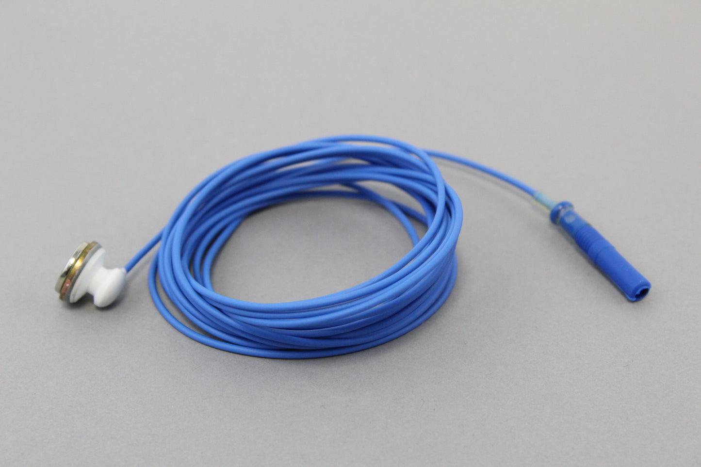 Snap button cable for disposable pad electrodes